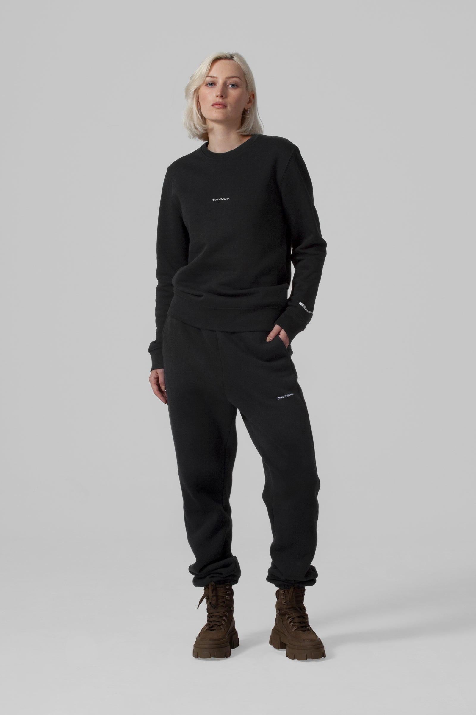 THE MIND BODY EARTH JOGGER & SWEATSHIRT SET - BLACK